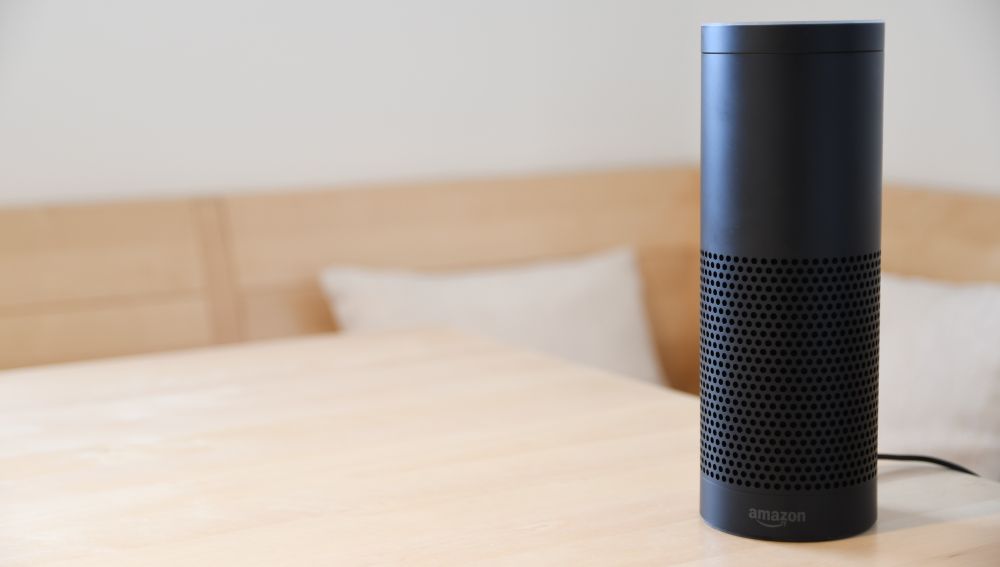 Alexa: Un asistente virtual llama a la policía al reconocer las ...