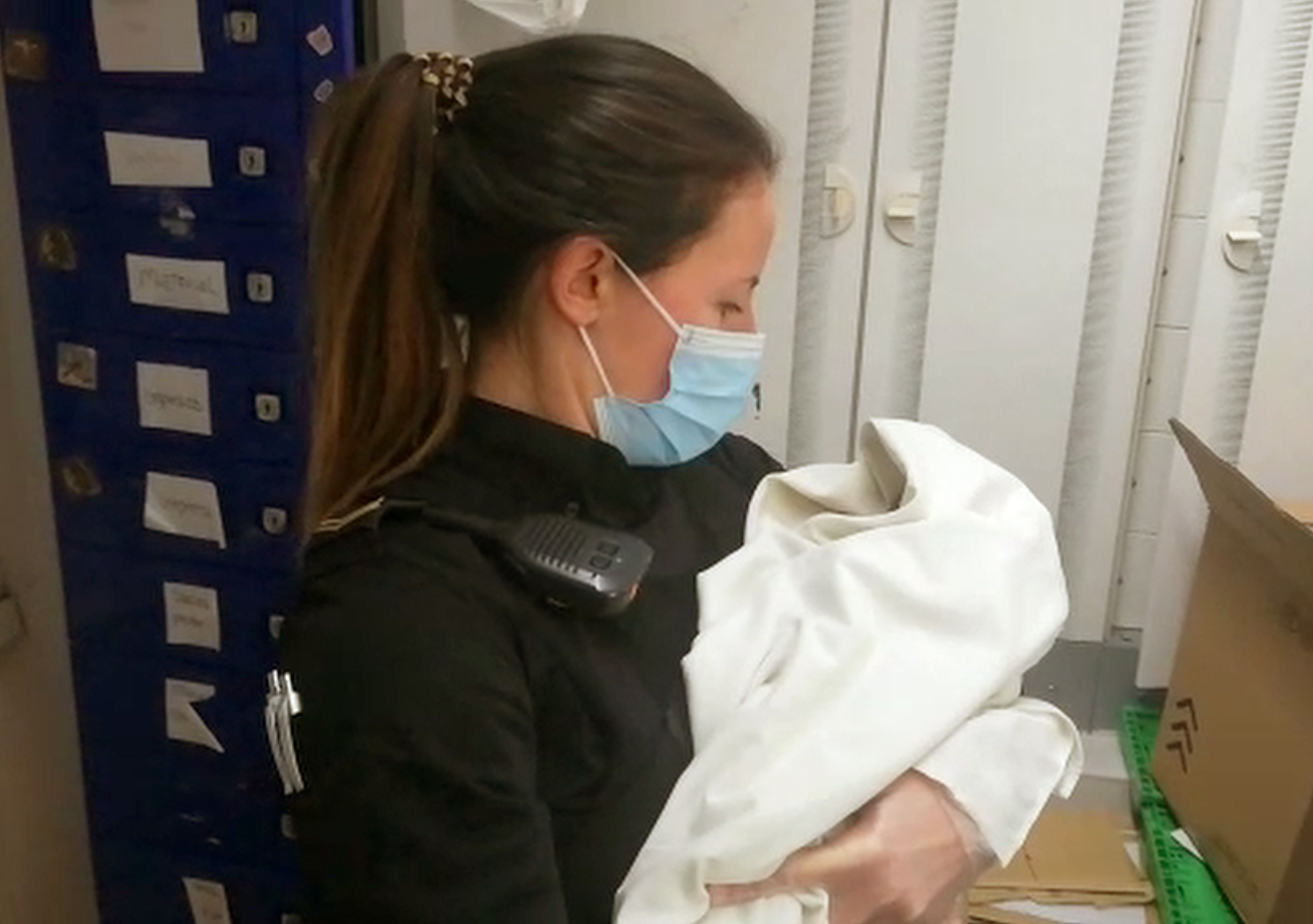 VÍDEO. El bebé encontrado en un súper de Ávila: “Yo creo que ...