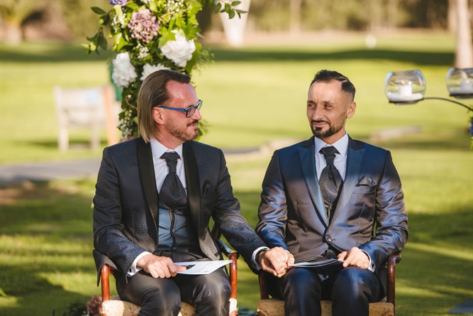 La sfida del prete gay sposato comincia in quel di Grassobbio ...