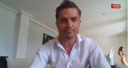 Una mujer desnuda se cuela en el programa online de Javier Negre