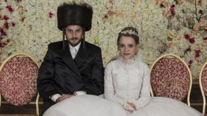 Unorthodox": la historia de Deborah Feldman, la mujer que huyó de ...