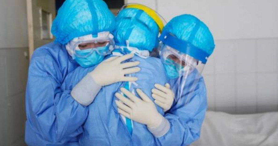 Enfermera muere en los brazos de su esposo tras contagiarse en su ...