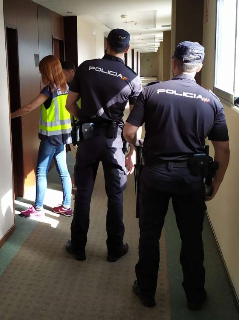 La Policía Nacional detiene en Gandia a un hombre que estaba con ...