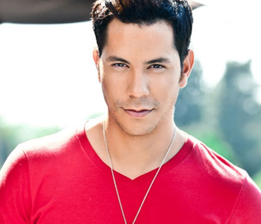 CMTV - Biografía de Christian Chávez