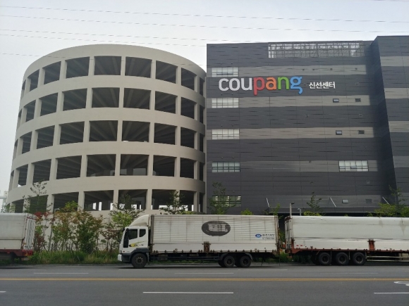 서울신문] 부천 쿠팡 물류센터 확진자 최소 36명…“방역수칙 안 지켜진 듯”