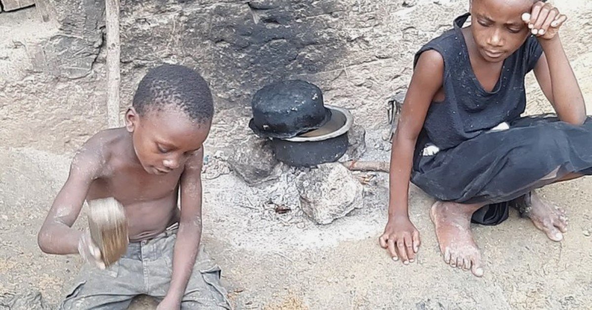A mother pretends to boil stones as food for her eight hungry ...