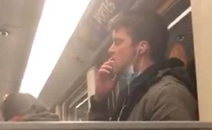 Pese a contingencia de coronavirus un hombre chupa el tubo del ...