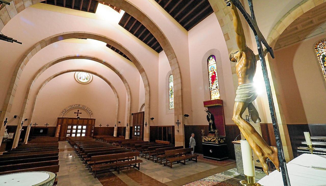 Funerales en tiempos de la COVID-19: guantes, mascarilla y distancia