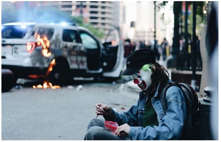 Man in Joker mask set Chicago police car on fire during George ...