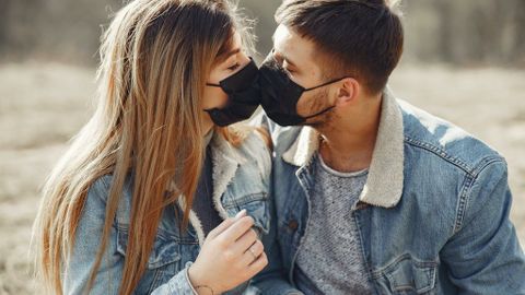 Los expertos advierten: las parejas deben usar mascarilla para ...