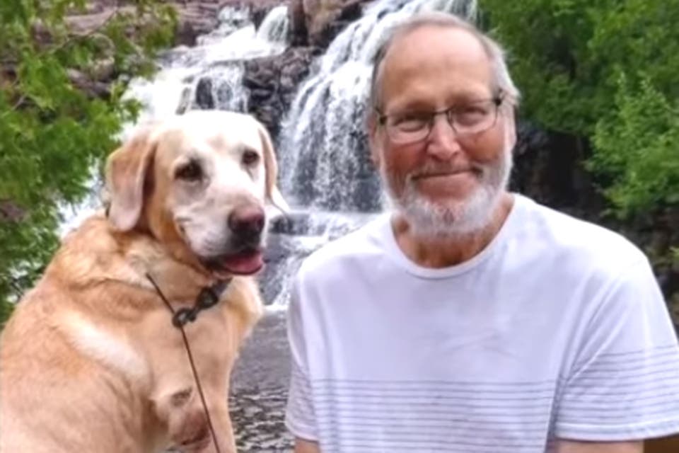 Amigos inseparables: un hombre y un perro murieron con una hora de ...