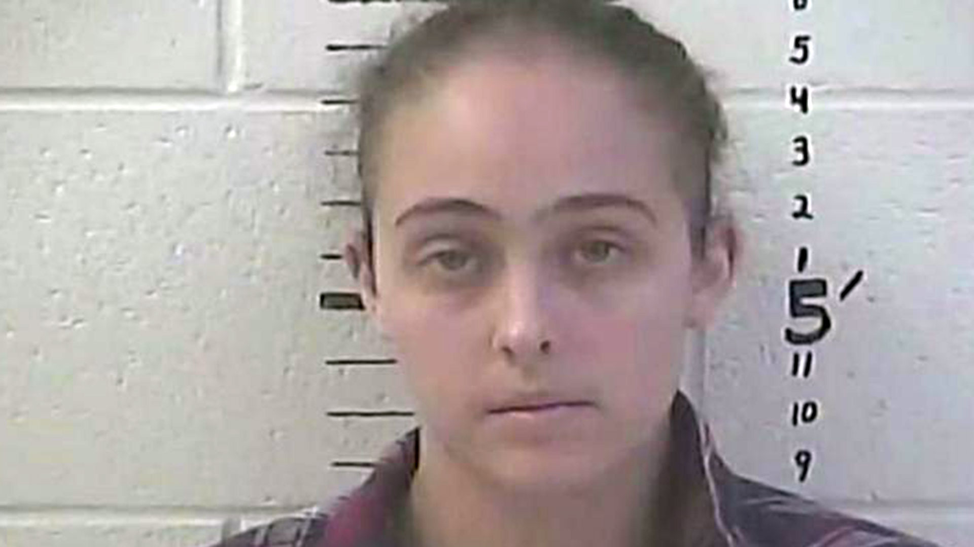 Una policía encerró a su hija en un patrullero para tener sexo con ...