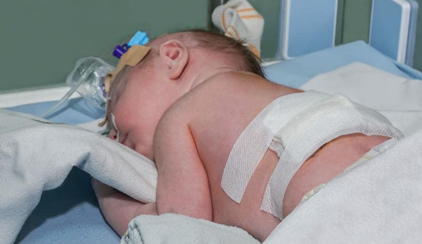 Bebê morre após sua mãe lhe dar vodka para dormir