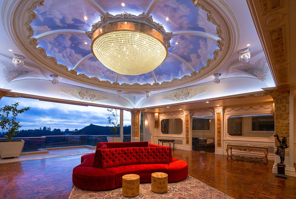 A Closer Look At 7 Of The Most Extravagant Richest Peoples Houses