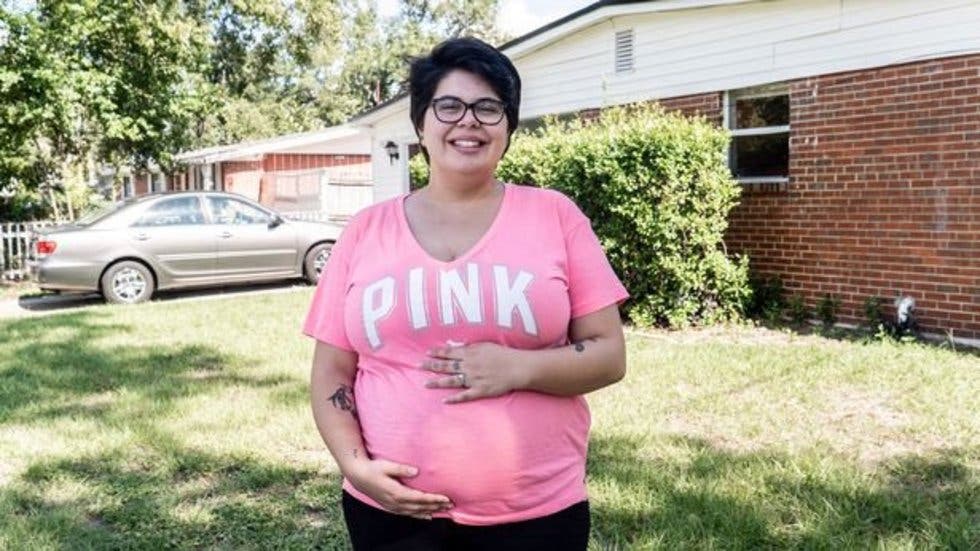 Será mamá y criará a la bebé ¡con sus cuatro novios!