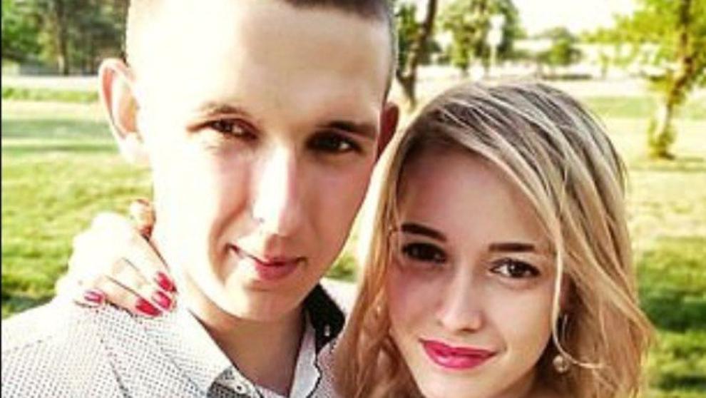 Una niña de dos años mata accidentalmente a su madre apretando el ...