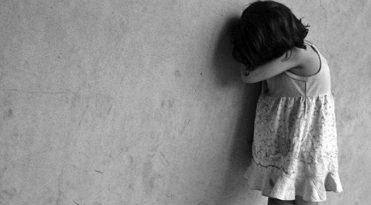 HOY / Imputan a padres de niña de 5 años por maltrato y abuso sexual