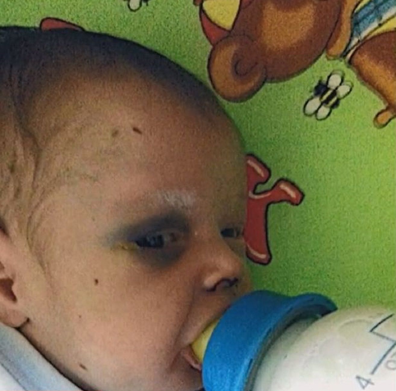 Una madre pega casi hasta la muerte a su bebé y se va a cenar con ...