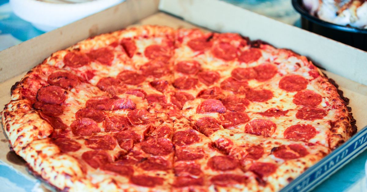 Pide una pizza y lo que se encuentra dentro genera una ola de ...