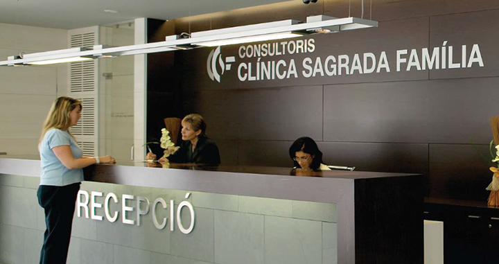 Echevarne enchufa millones en la clínica Sagrada Familia