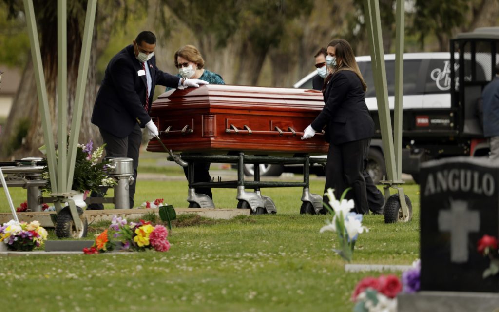 Coronavirus: Family stages a drive-up funeral for loved one - Los ...