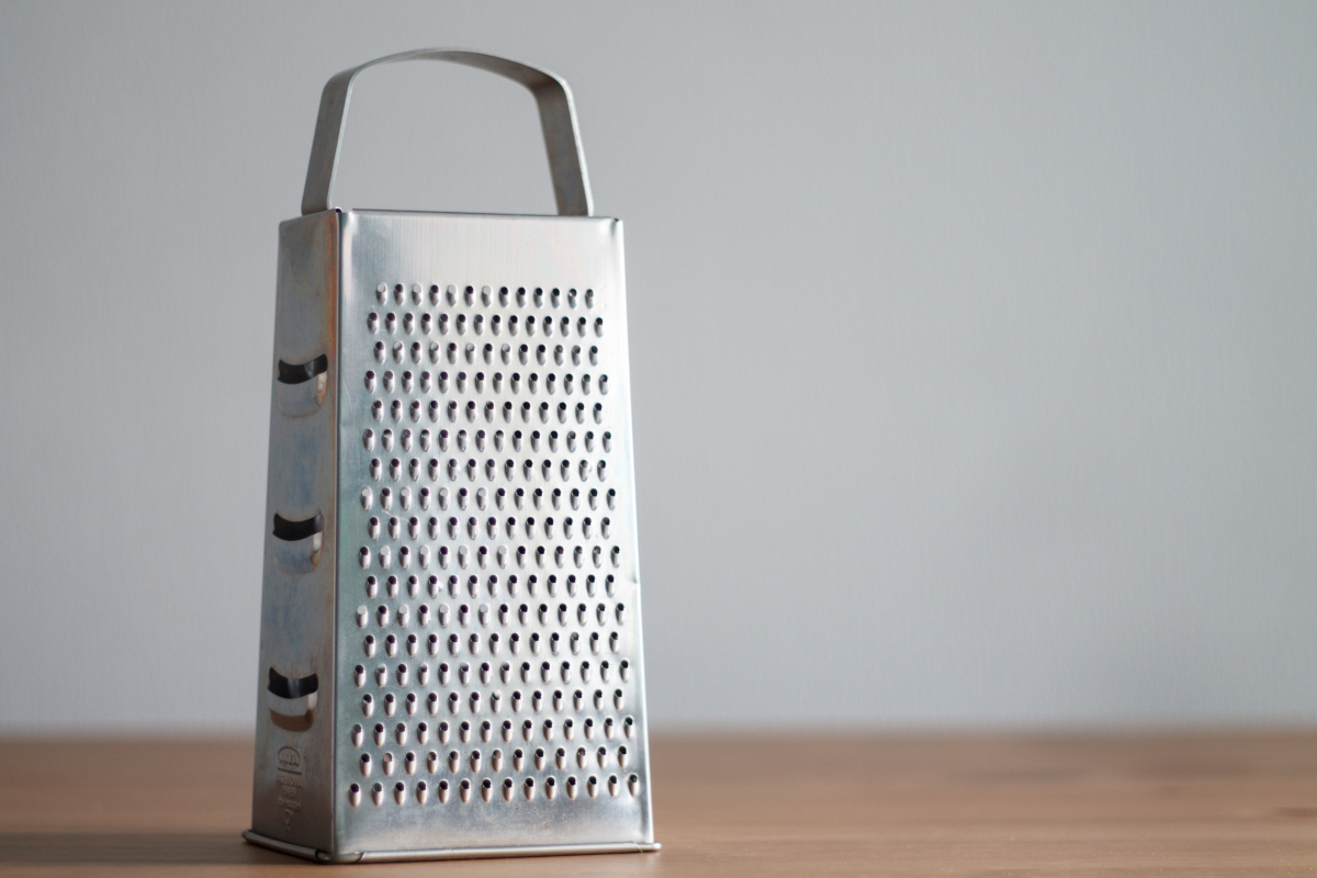 VIDEO: Hombre se quita tatuaje con un rallador de queso – Noticias Ya