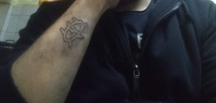 Usted no lo haga: hombre se tatuó el brazo, se arrepintió y lo ...