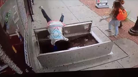 Nueva Jersey: Mujer cae a un sótano mientras miraba su celular ...