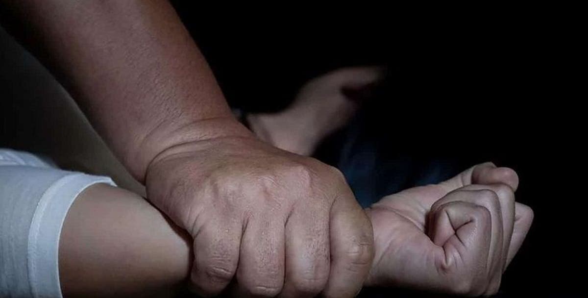 Viola a una joven por ser lesbiana