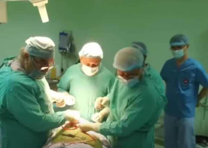 Adolescente mata a una maestra y traslada su cuerpo en un ...