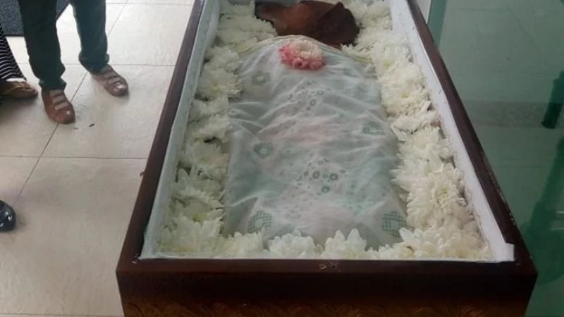 Polémica: foto de un perro siendo velado generó múltiples opiniones