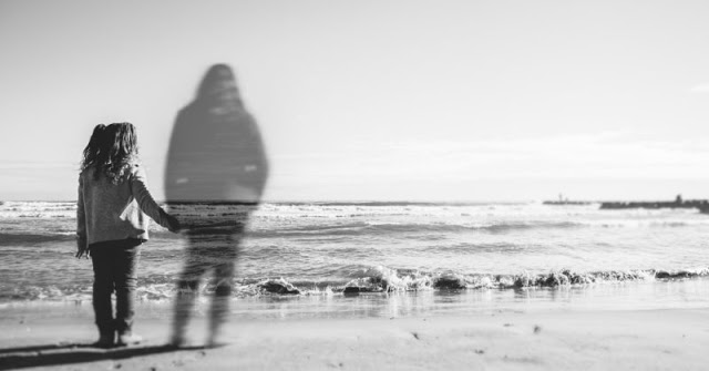 9 señales de que un ser querido fallecido se encuentra cerca - .