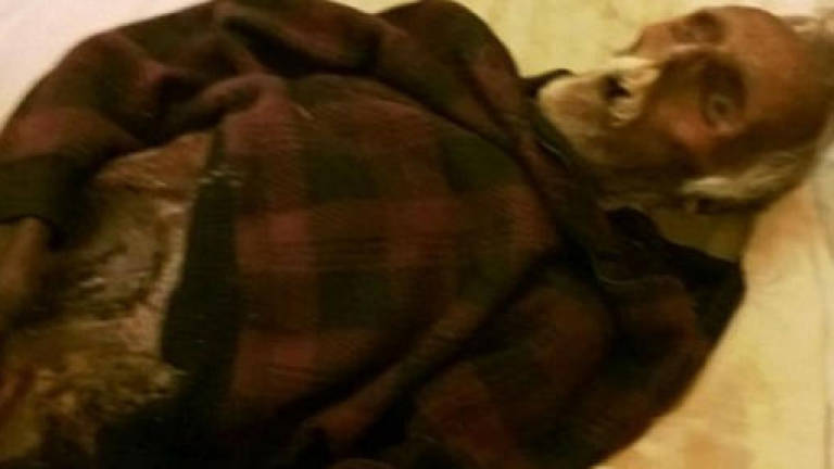 Una mujer duerme con el cadáver de su marido durante un año