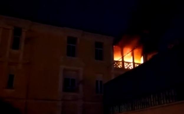 Un hombre prende fuego a la casa con su mujer y sus hijos dentro en Málaga | Ideal