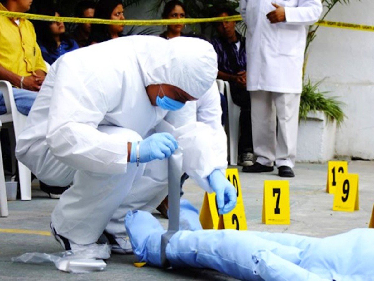 Tras contagiarse con un cadáver, forense muere infectado de Covid-19 | La  Verdad Noticias