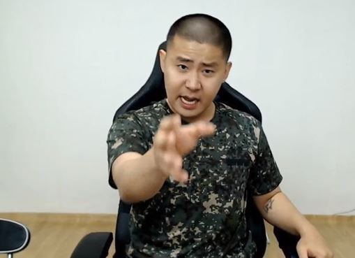 군대 갔던 철구가 돌아온단 소식에 