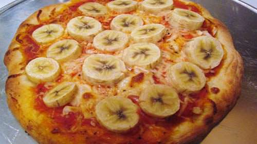 These Unholy Toppings On Sweden Pizza Will Give You Food Nightmares!