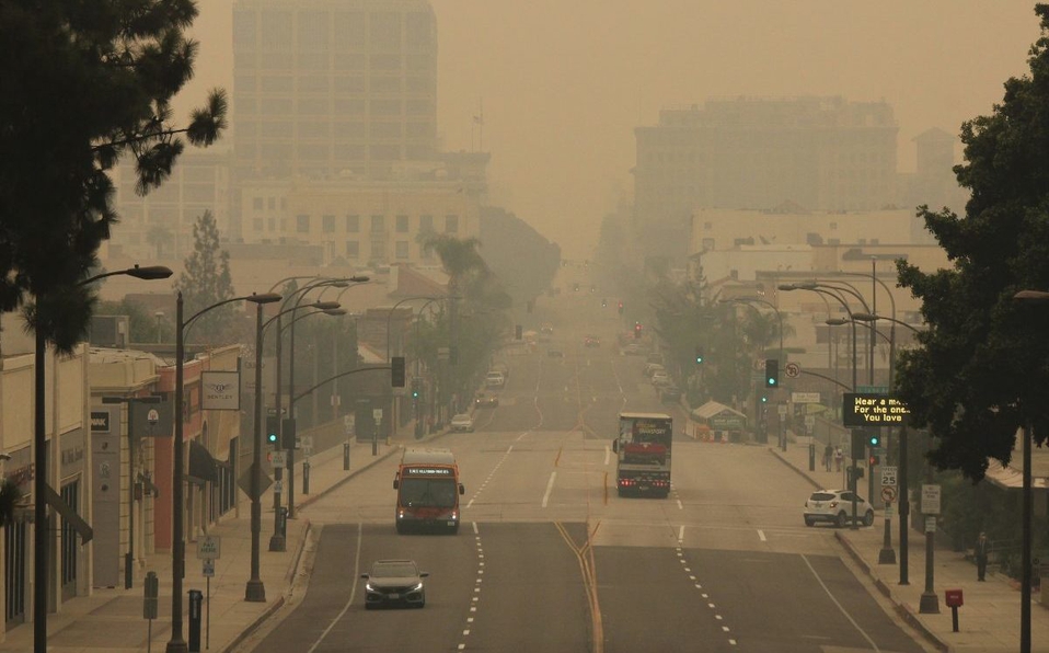 Humo de incendios forestales cubre oeste de Estados Unidos