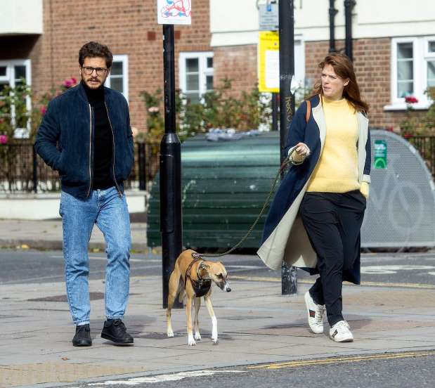 Los futuros padres Rose Leslie y Kit Harington salen de paseo