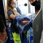 Bebé nace en pleno vuelo y la aerolínea le regala pasajes de por vida (FOTO) - RT