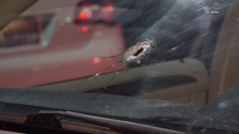 Hombre recibe disparo en el pecho mientras estaba sentado en auto en estacionamiento de San Ysidro - San Diego Union-Tribune en Español