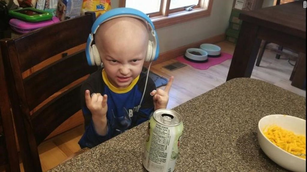 Un niño de 5 años escribe su propio obituario antes de morir de cáncer