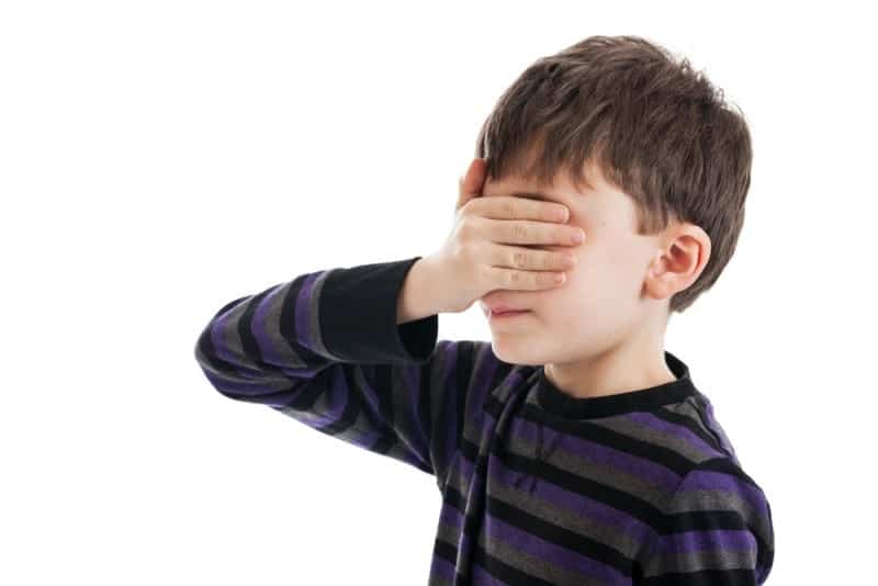 Por qué los niños se tapan los ojos para esconderse | Psyciencia