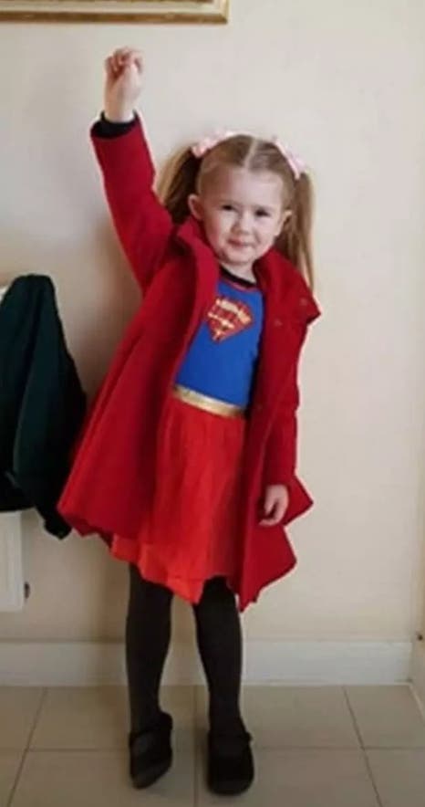 Una niña de 6 años se ahoga con restos de una mascarilla dentro de su  comida de McDonald