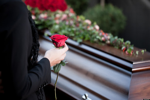 Por qué es positivo asistir a un funeral - Funeraria Poveda