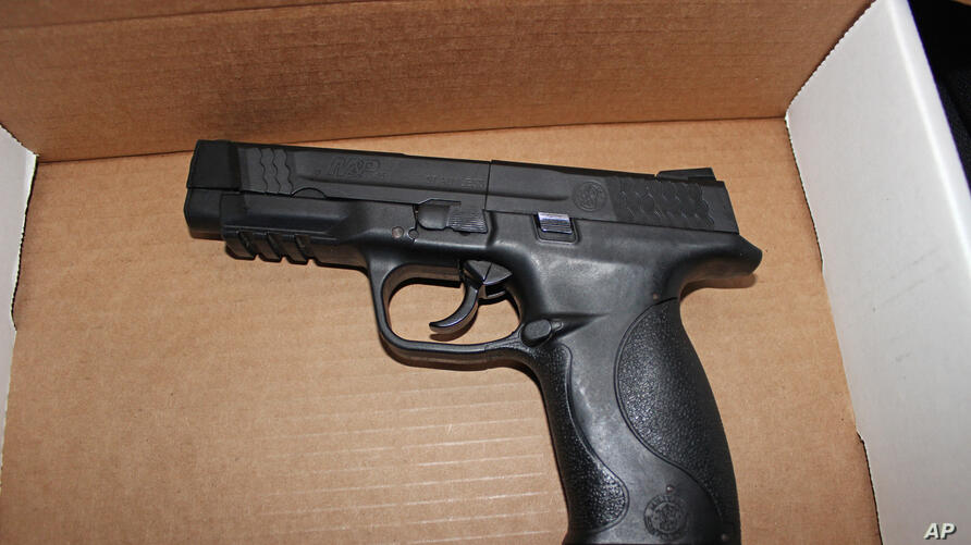 Muchacho de 13 años muerto al sacar pistola de balines | Voice of America - Spanish