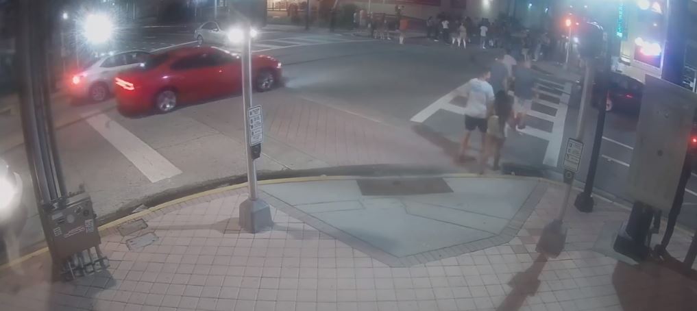 Golpea brutalmente por error a mujer, en pelea, y la deja inconsciente –  Noticias Ya