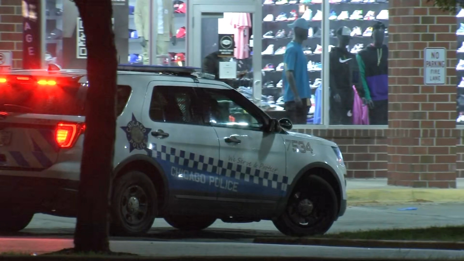 Face mask attack: Sisters hold down, stab employee 27 times after being told to wear mask in Homan Square store, Chicago police say - ABC7 Chicago