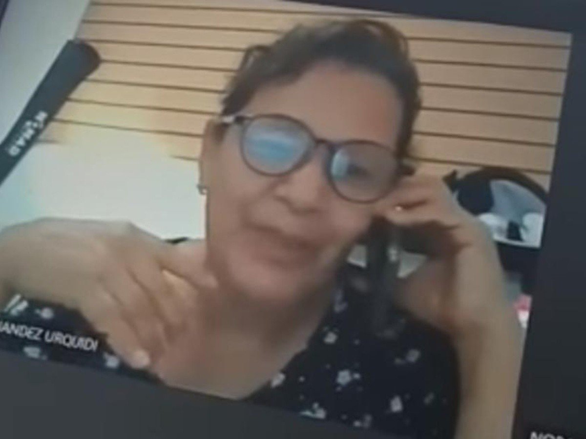 Maestra olvida apagar su micro y es "cachada" insultando a sus alumnos | La Verdad Noticias