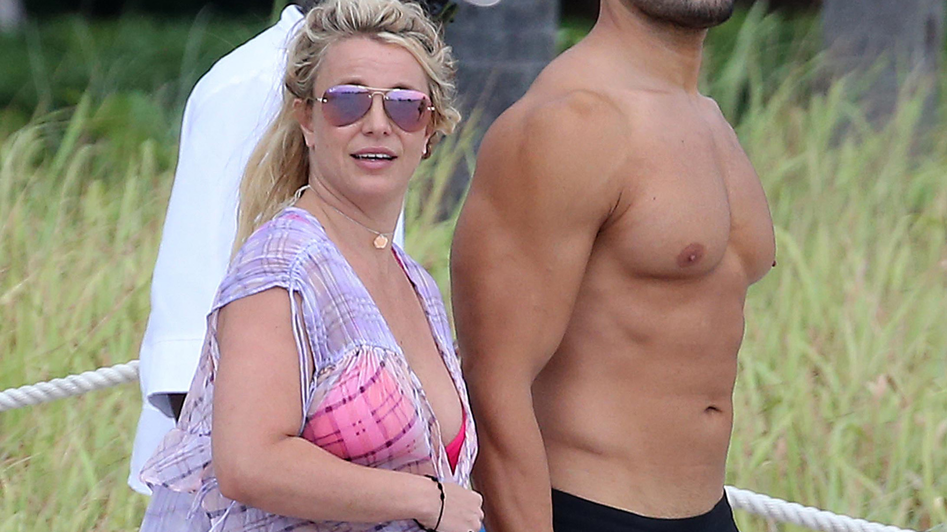 Los fotos en bikini que desataron la furia de Britney Spears: acusó a los paparazzi de editar las imágenes para perjudicarla - Infobae